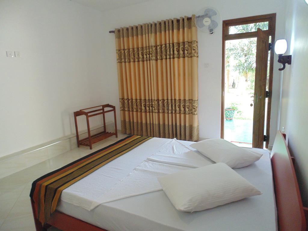 White Eagle Hotel Sigiriya Habitación foto